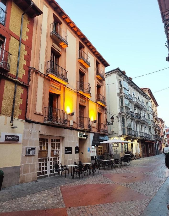 Hotel Acebo Plaza Mayor Jaca Buitenkant foto