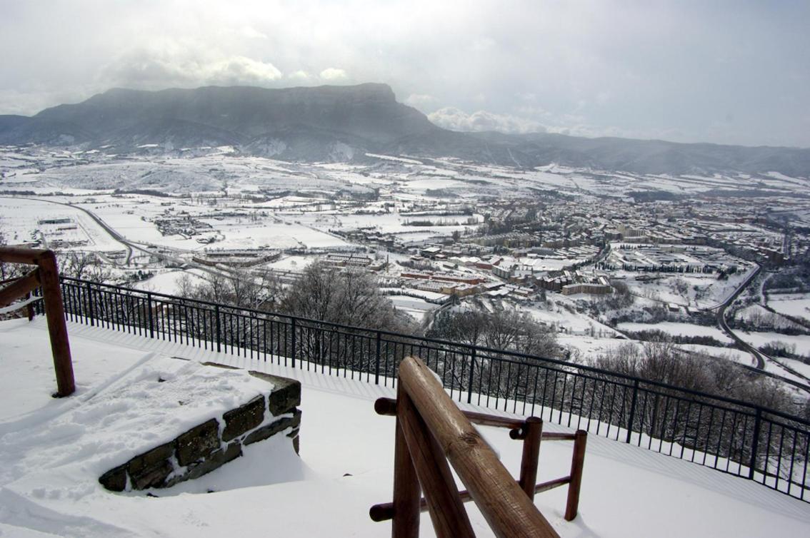 Hotel Acebo Plaza Mayor Jaca Buitenkant foto