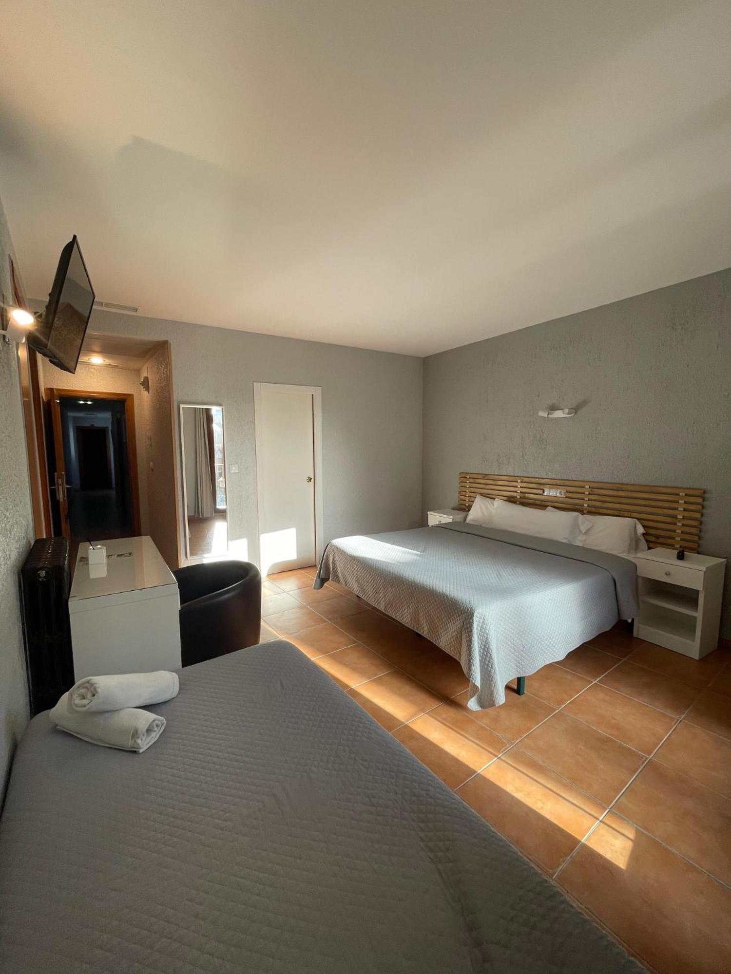 Hotel Acebo Plaza Mayor Jaca Buitenkant foto