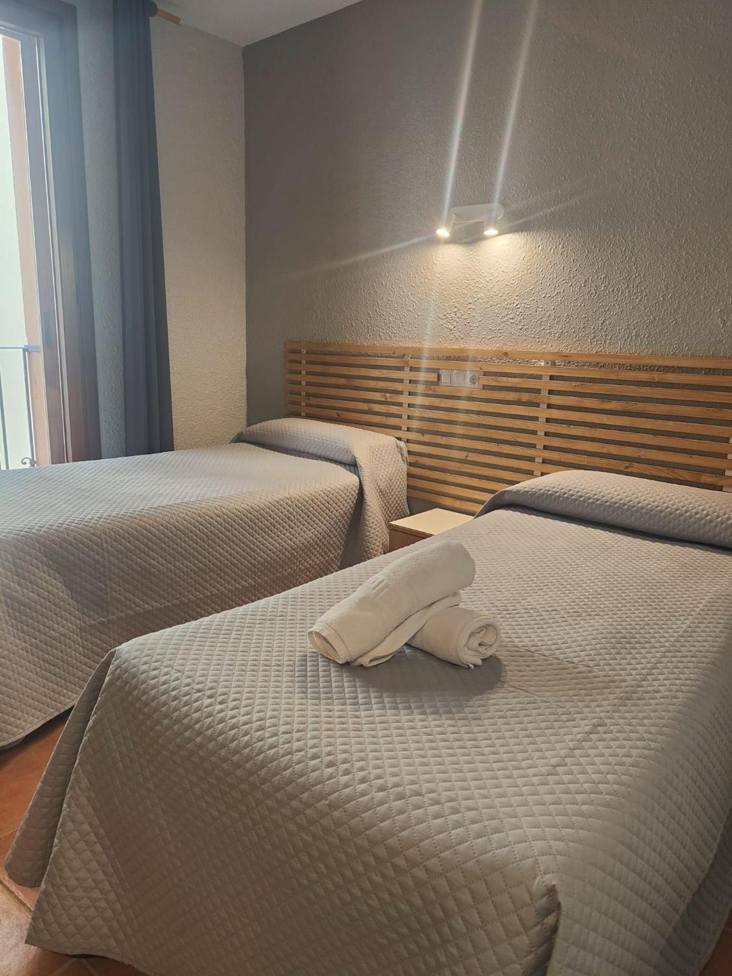 Hotel Acebo Plaza Mayor Jaca Buitenkant foto