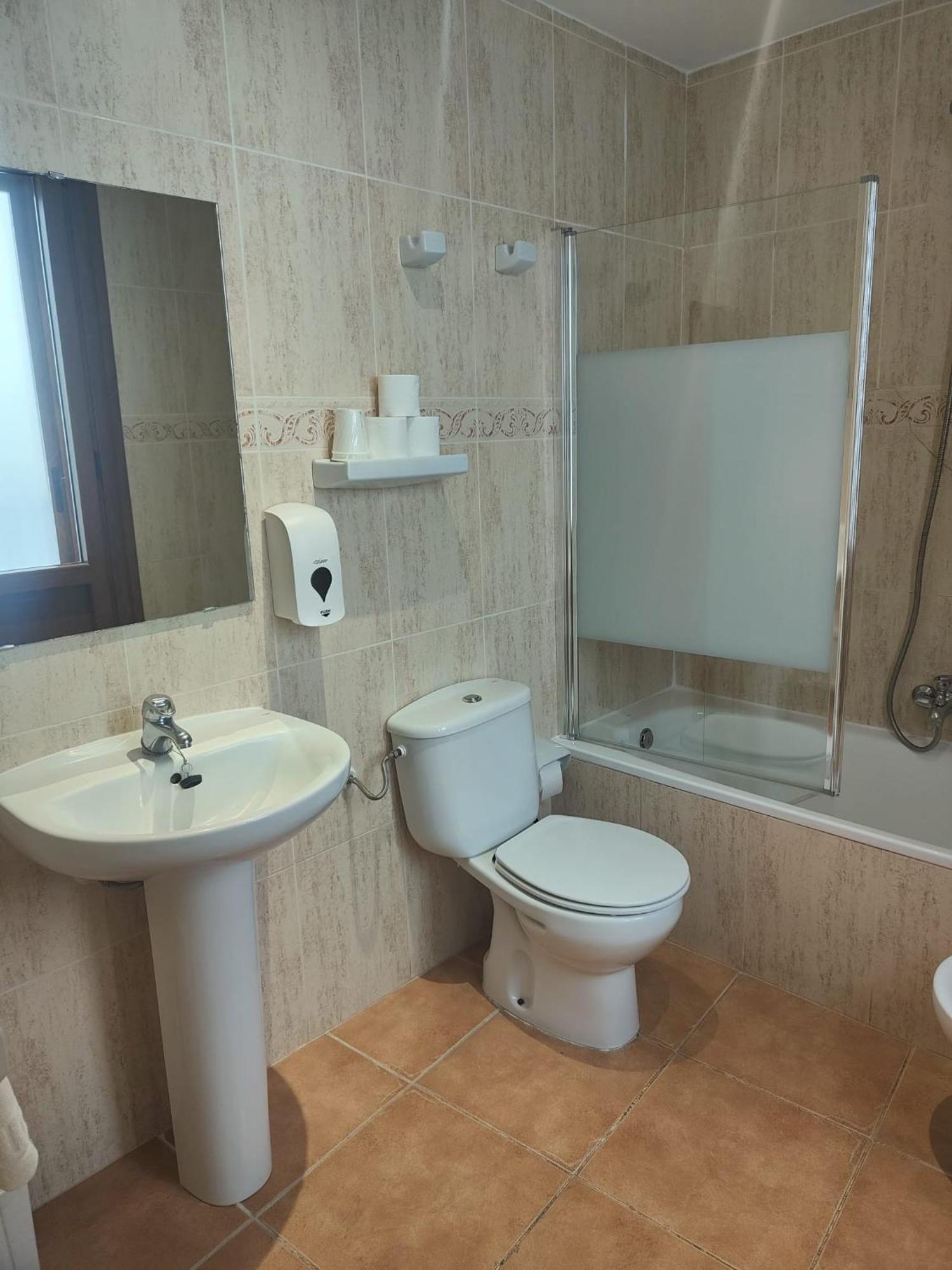 Hotel Acebo Plaza Mayor Jaca Buitenkant foto